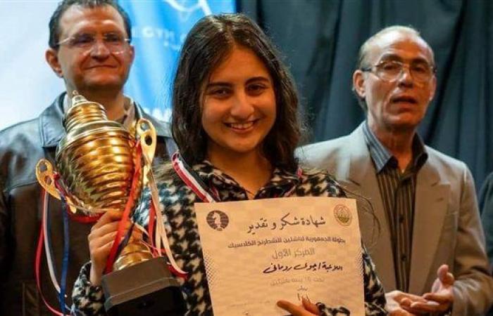 乔伊·罗马尼（Joy Romani）成为世界上第三位获得国际象棋大师称号的最年轻棋手